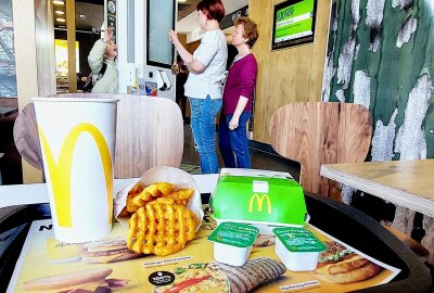 McDonald's platzt aus allen Nähten: In Plauen wird umgebaut - Das McDonald's-Restaurant vor dem Elster Park muss vorübergehend schließen. Durch Umbau wird die Küchenkapazität nahezu verdoppelt. Foto: Karsten Repert