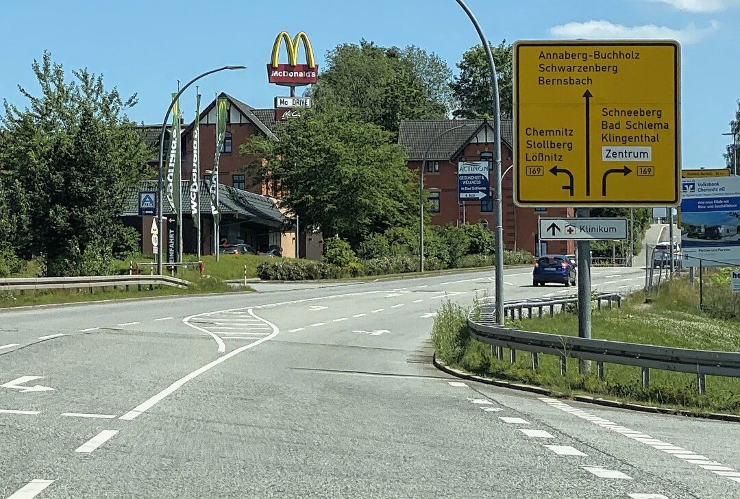 McDonalds-Kreuzung in Aue wird zur Baustelle - Die McDonalds-Kreuzung in Aue wird im Juli zur Baustelle. Foto: Ramona Schwabe