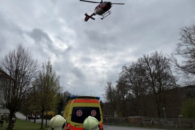 Medizinischer Notfall mit Feuerwehr- und Rettungshubschraubereinsatz in Aue. Foto: Daniel Unger