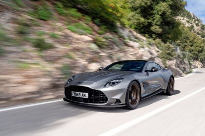 Mehr Power: So fährt Aston Martin den neuen Vanquish vor - Das Coupé Vanquish kommt mit V12-Motor und bringt es bei 835 PS auf eine Höchstgeschwindigkeit von bis zu 345 km/h.