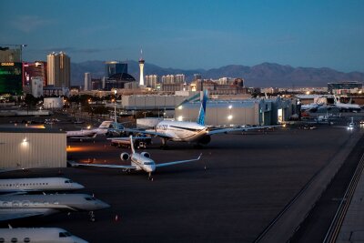 Mehr Rechte für Flugreisende in den USA - Flugpassagiere in den USA haben jetzt verbesserte Rechte bei Verspätungen und Ausfällen.