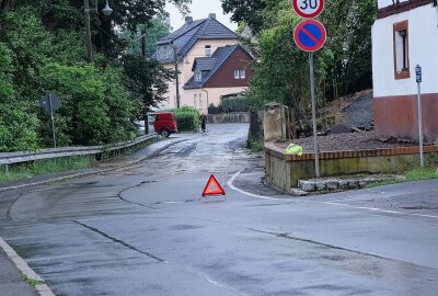 Mehrere Feuerwehreinsätze nach Unwetterlage in Colditz -  Die Orte Podelwitz und Hohnbach mussten aufgrund von Überflutung und Erdrutsch gesperrt werden.Foto: xcitepress