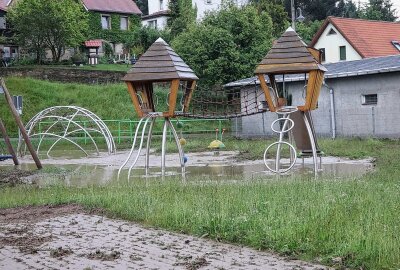 Mehrere Feuerwehreinsätze nach Unwetterlage in Colditz - Die Orte Podelwitz und Hohnbach mussten aufgrund von Überflutung und Erdrutsch gesperrt werdenFoto: xcitepress