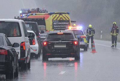 Mehrere Unfälle durch Starkregen auf A72: Zwei Verletzte - Auf der A72 kam es durch Starkregen zu mehreren Unfällen. Foto: Bernd März