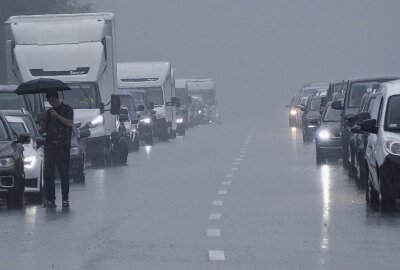 Mehrere Unfälle durch Starkregen auf A72: Zwei Verletzte - Auf der A72 kam es durch Starkregen zu mehreren Unfällen. Foto: Bernd März