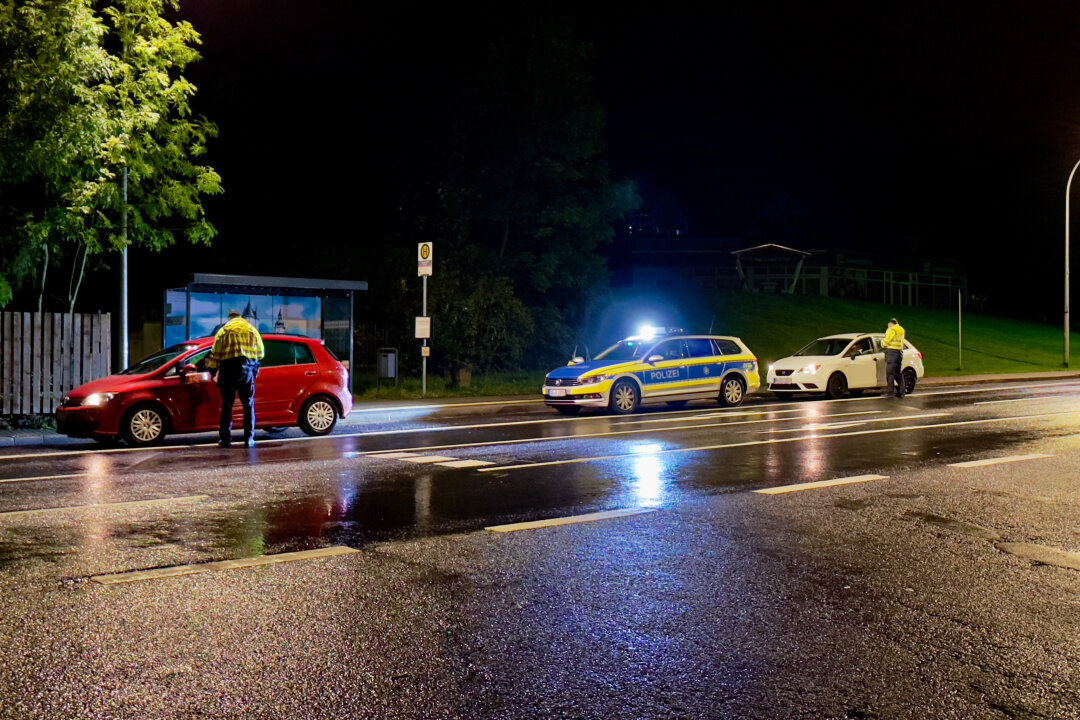 Mehrere Verkehrskontrollen im Altlandkreis Aue-Schwarzenberg: Das war der Grund - In der Nacht von Donnerstag auf Freitag fanden im Altlandkreis Aue-Schwarzenberg mehrere größere allgemeine Verkehrskontrollen statt.