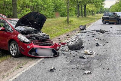 Mehrere Verletzte nach Frontalcrash auf sächsischer Staatsstraße - Am Donnerstagnachmittag kam es gegen 14.20 Uhr zu einem schweren Verkehrsunfall auf der S95 zwischen Wittichenau und Dubring. Foto: xcitepress/brl