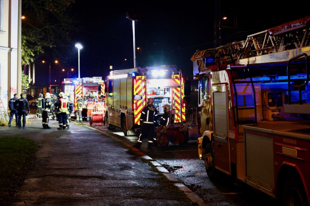 Vor Ort gab es zwei Brandstellen in einem leer stehenden Haus. Foto: Niko Mutschmann