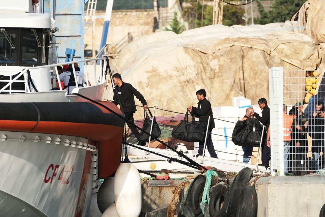 Meloni will Pläne für Albanien-Lager durchziehen - Nach der Entscheidung eines Gerichts in Rom dürfen zwölf Mittelmeer-Flüchtlinge jetzt doch gleich nach Italien.