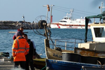 Meloni will Pläne für Albanien-Lager durchziehen - Nach der Entscheidung eines Gerichts in Rom dürfen zwölf Mittelmeer-Flüchtlinge jetzt doch gleich nach Italien.