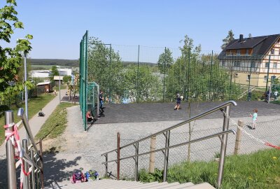 Mensa-Bau in Pausa liegt in letzten Zügen - Der Schulhof wird nächstes Jahr neu gestaltet. Foto: Simone Zeh