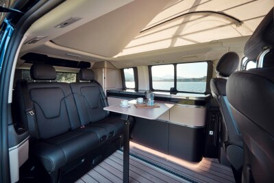 Mercedes Marco Polo: Vom Lieferwagen zum Life-Style-Camper - Tischlein deck Dich: Der Marco Polo bieten innen zahlreiche Features, die es den Camping-Fans unterwegs möglichst wohnlich machen sollen.