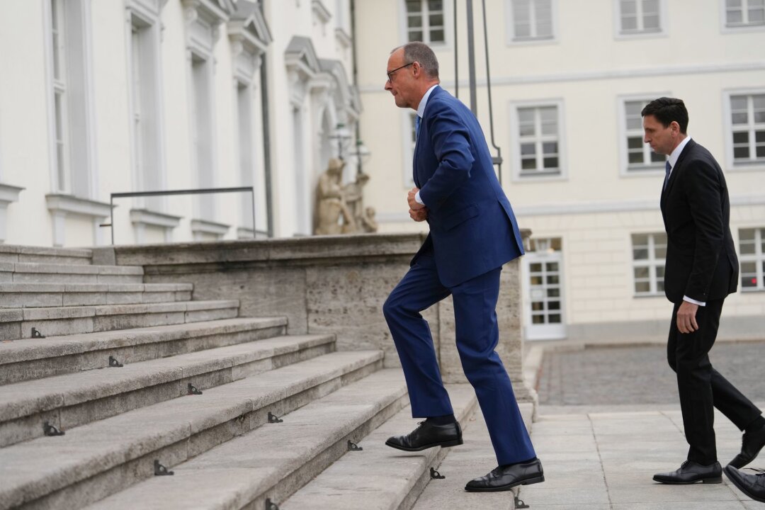 Merz bei Steinmeier - Gespräch mit Scholz ergebnislos - Wie weiter nach dem Bruch der Ampel-Regierung? Unions-Kanzlerkandidat Merz verlangt vom Kanzler schnelle Entscheidungen. 