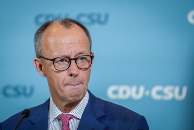 Merz: Schwierige Gespräche zu Deutschlandticket nach 2025 - Unions-Kanzlerkandidat Merz: Deutschlandticket 2025 gesichert - aber danach?