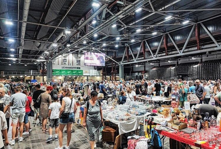 Messe Chemnitz: Am Samstag ist Nachtflohmarkt - Am Samstag findet wieder der Nachtflohmarkt in der Messe Chemnitz statt. Foto: Steffi Hofmann