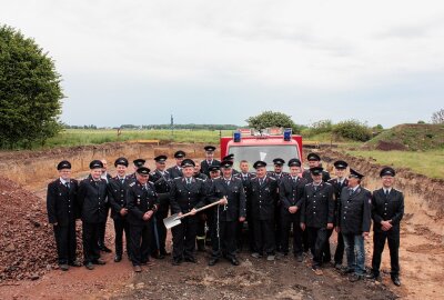 Millioneninvestition: Lauenhainer Feuerwehr bekommt neues Gerätehaus - Die Lauenhainer Feuerwehrleute freuen sich über den Neubau. Foto: Nancy Wagner/Stadt Mittweida