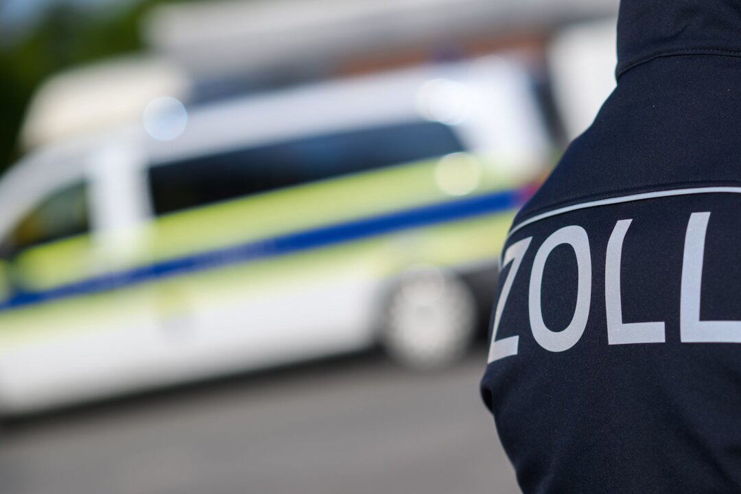 Mindestlohnprüfungen des Zolls in Thüringen und Sachsen - Der Zoll deckte bei Kontrollen gegen Schwarzarbeit 29 mögliche Mindestlohnverstöße in Thüringen und Sachsen fest. (Archivbild)