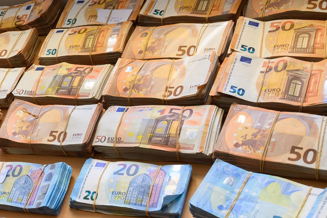 Minus bei Steuerschätzung - Sachsens Spielräume noch enger - Sachsen muss laut Steuerschätzung mit deutlich weniger Geld auskommen. (Symbolbild)