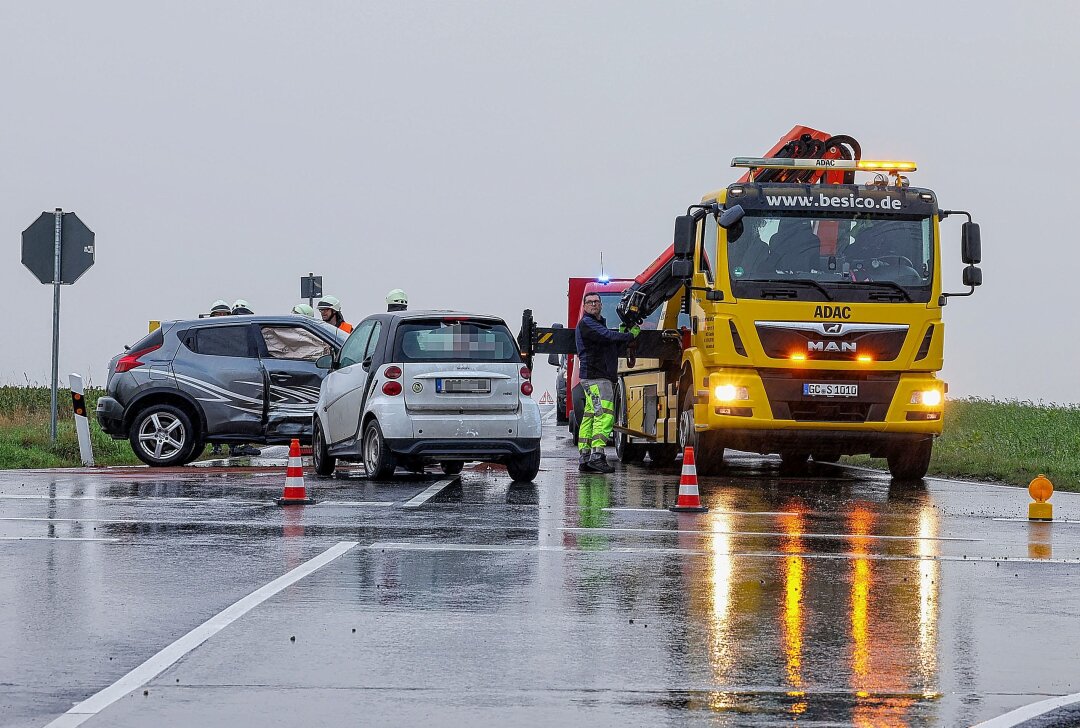 Missachtete Vorfahrt sorgt für Verkehrsunfall bei Meerane - Bei Meerane kam es zu einem Verkehrsunfall. Foto: Andreas Kretschel