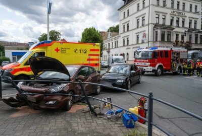 Missglückter Abbiegevorgang: Verletzter nach Crash auf sächsischer Bundesstraße - 