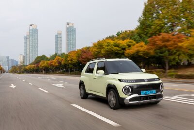 Mit dem Hyundai Inster geht es smart durch die Stadt - Flotter Flitzer - nicht nur für die Stadt? Auf jeden Fall kommt er bestenfalls rund 370 Kilometer weit mit einer Akkuladung.