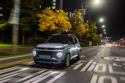 Mit dem Hyundai Inster geht es smart durch die Stadt - Kulleraugen: runde Tagfahrleuchten und Scheinwerfer.