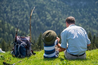 Mit diesen Tipps begeistern Sie Kinder fürs Wandern - Schöne Aussichten: Zeit für Entdeckungen einplanen.