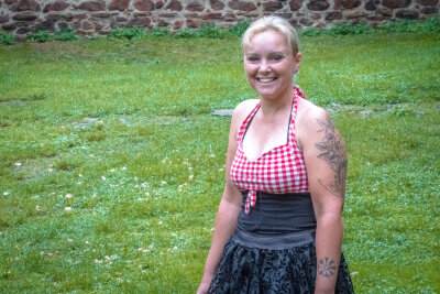 Mit Herz und Huf: Wie Fannys (41) Tattoos ihre Großeltern und Pferde verewigen - Mit ihrer bunten Haut erzählt sie eine ganz besondere Geschichte, die eng mit ihrem Leben, ihrer Familie und ihren Leidenschaften verbunden ist.