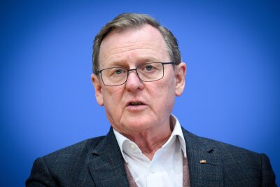 Mit "Mission Silberlocke" will Linke wieder in den Bundestag - Bodo Ramelow hatte nach seiner Wahlniederlage in Thüringen nach eigenen Worten eine andere Lebensplanung, ließ sich nun aber für den "Seniorenexpress" begeistern.