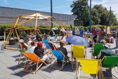 Mitmach-Projekt: Stefan-Heym-Platz am 1. Juni aktiv mitgestalten - Der Auftakt des Projektes fand auf den Bahnhofsvorplatz statt. Foto: Andrea Alter/Architektenkammer Sachsen