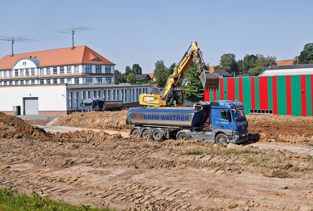 Mobilfunk-Spezialist baut neue Halle in Oberlungwitz - Bei der Firma Mugler in Oberlungwitz wird wieder gebaut. Foto: Markus Pfeifer