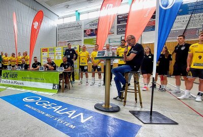 Montagabend: Die 1. Bundesliga ist zu Gast in Plauen! - Hier gibt's Bilder von der Teampräsentation. Foto: Karsten Repert