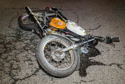 Mopedfahrer missachtet Vorfahrt: Fahrer verletzt - Nach der Erstversorgung kam der Mopedfahrer in ein Krankenhaus. Foto: xcitepress