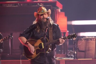 Morgan Wallen holt Country-Preis als Entertainer des Jahres - Chris Stapleton nimmt drei CMA-Trophäen mit nach Hause. 