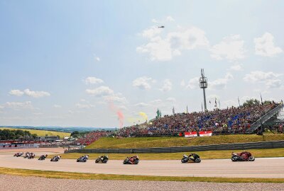 Motorrad Grand Prix auf dem Sachsenring: Wirtschaftsmotor für eine ganze Region -  Kinder und Jugendliche profitieren beim Liqui Moly Motorrad Grand Prix von attraktiven Rabatten. Foto: ADAC/HochZwei