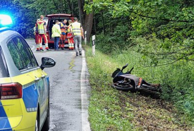 Motorrad kollidiert nach Sturz mit zwei Autos -  Am Samstag kam es gegen 14.20 Uhr auf der S 192, zwischen Grumbach und Tharandt zu einem Verkehrsunfall. Foto: Roland Halkasch