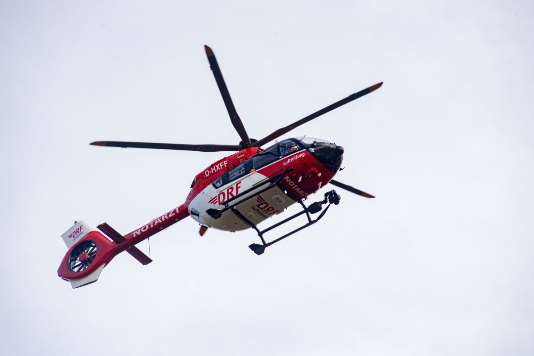 Motorradfahrer verletzt sich schwer bei Crash im Erzgebirge - Ein 49-jähriger Motorradfahrer ist bei einem Unfall bei Neuhausen schwer verletzt worden. (Symbolbild)