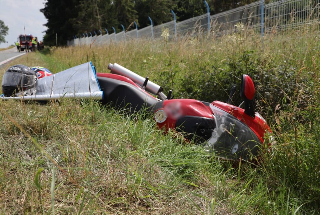 Motorradunfall in Mittelsachsen fordert drei Verletzte - 