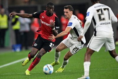 Mukiele fehlt Leverkusen bis zur Länderspielpause - Nordi Mukiele (l) fehlt Bayer Leverkusen in den nächsten zwei Spielen.