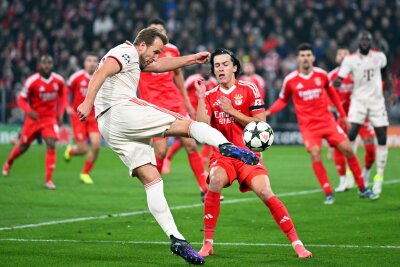 Musiala köpft Bayern zum Arbeitssieg: "Manchmal reicht 1:0" - Bayern-Torjäger Harry Kane beim Schuss.