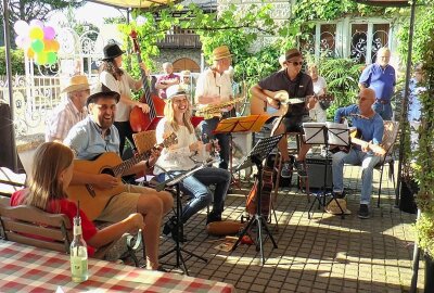 Musiccity im Erzgebirge: Zwönitz wird zur größten Theke am Mitsommer-Abend - Zwönitzer Musikfest: 25 Bands und 12 Musikpunkte erwarten die Gäste. Foto: Carsten Roth/Archiv