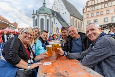 Musik, Kunst und Genuss: Bergstadtfest Freiberg in voller Blüte - Auch das Bierdorf auf dem Untermarkt findet statt. Foto: Marcel Schlenkrich