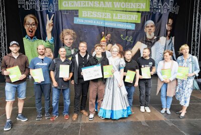 Musik, Kunst und Genuss: Bergstadtfest Freiberg in voller Blüte - Die Sieger der Vereinsshow auf dem Obermarkt. Foto: Marcel Schlenkrich