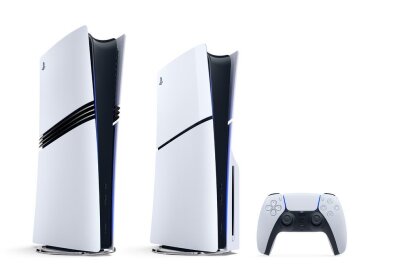 Must-have für Hardcore-Gamer oder Gönn-dir-Luxus? Stimmen zur PlayStation 5 Pro - PS5 Pro und die Ur-PS5 nebeneinander