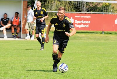 Nach 7:1-Sieg: SG Handwerk Rabenstein zieht in Runde 2 des Sachsenpokals ein - Der Kapitän der SG Handwerk Rabenstein Sebastian Kisser (SG Handwerk Rabenstein, 2) im Spiel VfB Schöneck gegen SG Handwerk Rabenstein. Foto: Johannes Schmidt