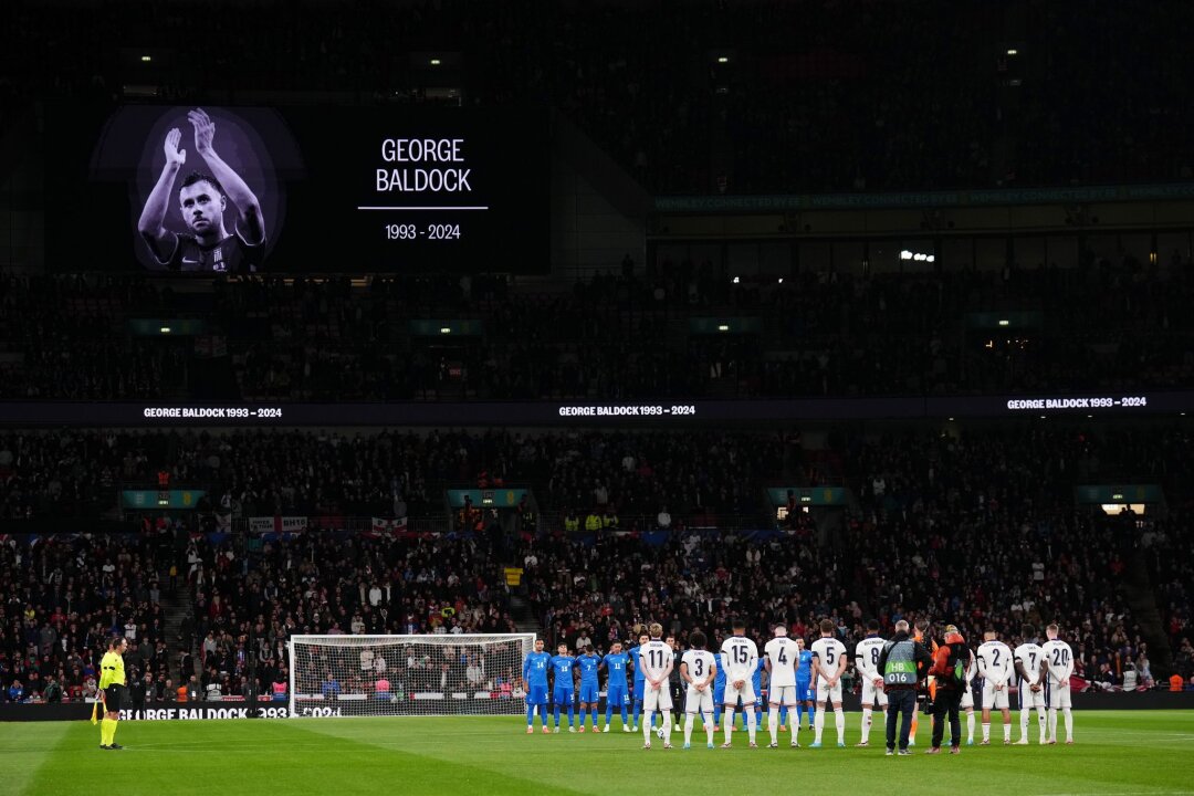 Nach Baldock-Tod: Griechenland überrascht in Wembley - Vor dem Spiel gab es eine Schweigeminute für den verstorbenen George Baldock.