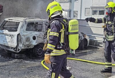 Nach Brand in Chemnitzer Parkhaus: Sind zwei Kinder dafür verantwortlich? - Auf dem Oberdeck brannte ein PKW und ist vollständig ausgebrannt. Foto: Harry Härtel