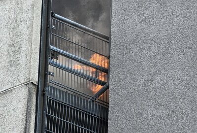 Nach Brand in Chemnitzer Parkhaus: Sind zwei Kinder dafür verantwortlich? - Auf dem Oberdeck brannte ein PKW und ist vollständig ausgebrannt. Foto: Harry Härtel