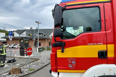 Feuerwehr vor McDonalds Filiale