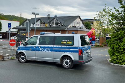 Die Polizei ist mit einem Großaufgebot vor Ort. Foto: Daniel Unger